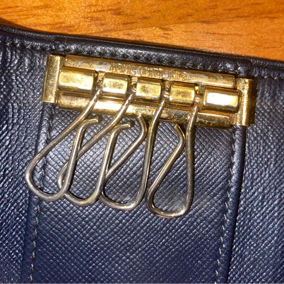 Louis Vuitton navy four key holder, leather, and canvas LV  classic monogram - Picture 7 of 11